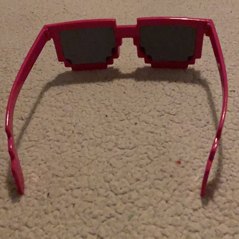 Minecraft plastic sunglasses - Picture 3 of 3